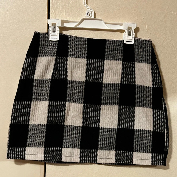 Flannel Plaid Mini Skirt black and white - Picture 4 of 8